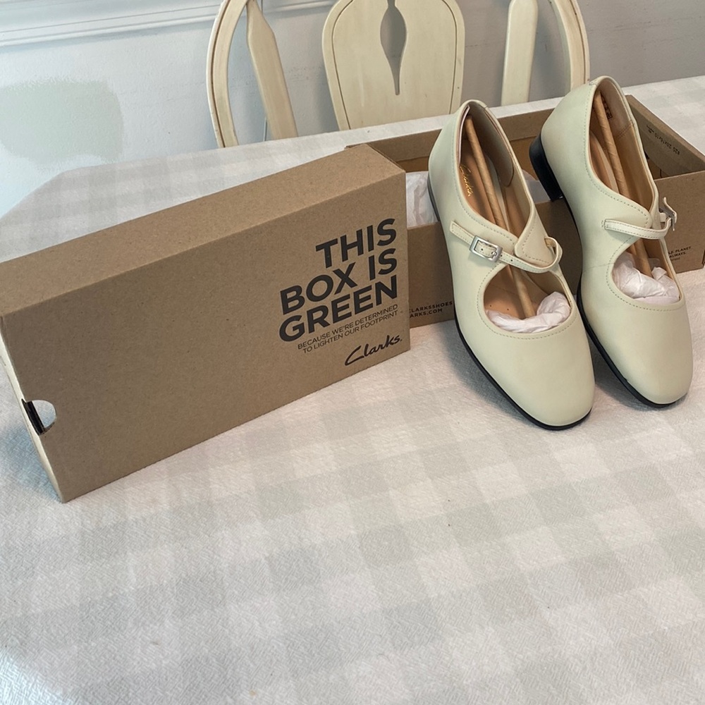 Clarkes shoes size 6